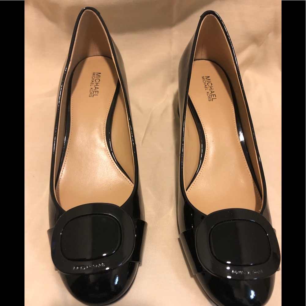 Michael Kors Pauline Mid Pump Leather Closed Toe